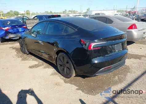 2025 Tesla Model 3 Long Range All-Wheel Drive z USA, uszkodzony, nr VIN 5YJ3E1EB4SF053030